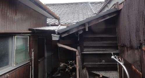 古い木造長屋